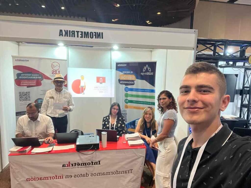 Stand de infometrika en el congreso nacional de municipios 2025